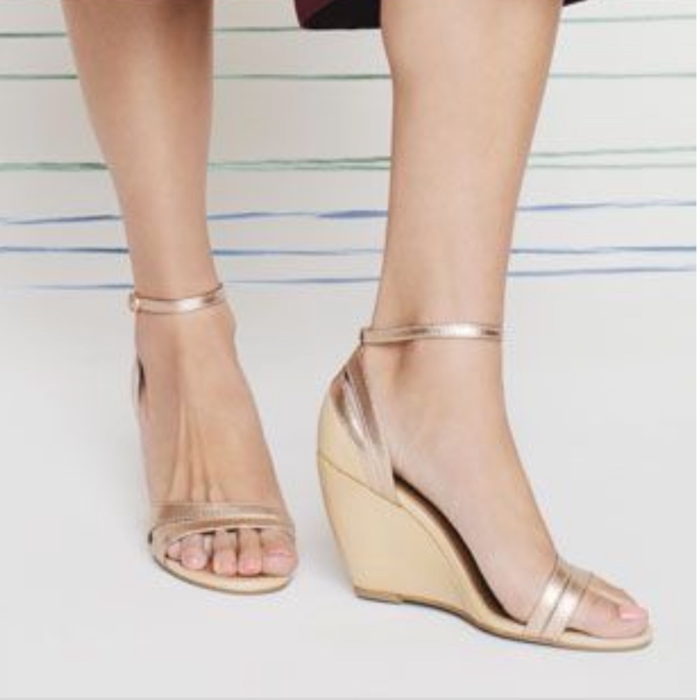 Seychelles Like you mean it wedges- size 9